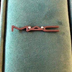 Mac pin